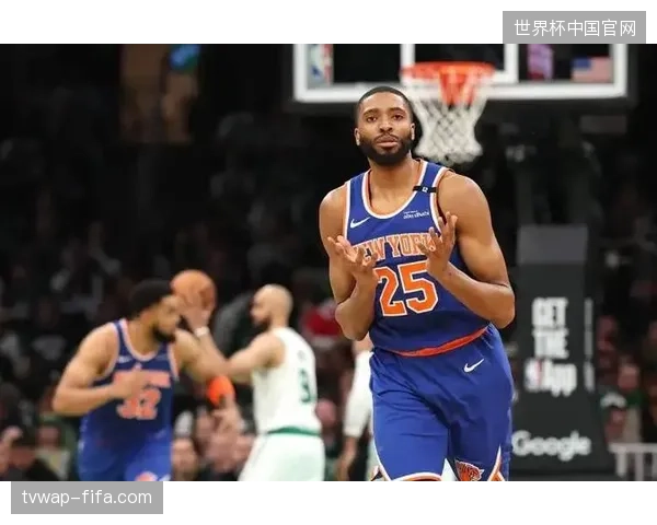 作为尼克斯的锋线核心，米卡尔·布里奇斯以其稳定的效率成为球队攻防转换的重要枢纽